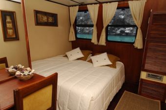 Standard Double Cabin, Catamaran M/C Galapagos Seaman Journey