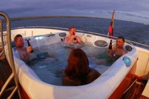 Hot Tub, Catamaran M/C Galapagos Journey III