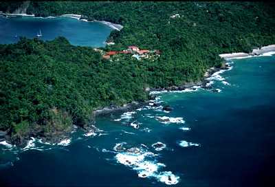 Hotel Parador Resort & Spa is a completely self-contained 108 room luxury resort with a 360 degree view of the rainforest and beautiful secluded bays with wild, ragging cliffs.