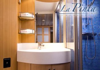 Cabin Bathroom, Galapagos Yacht M/Y La Pinta